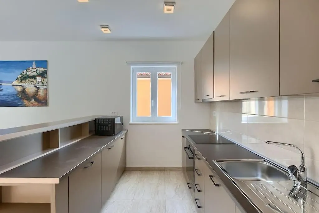 Villa Laura Ripenda Kras 0*,