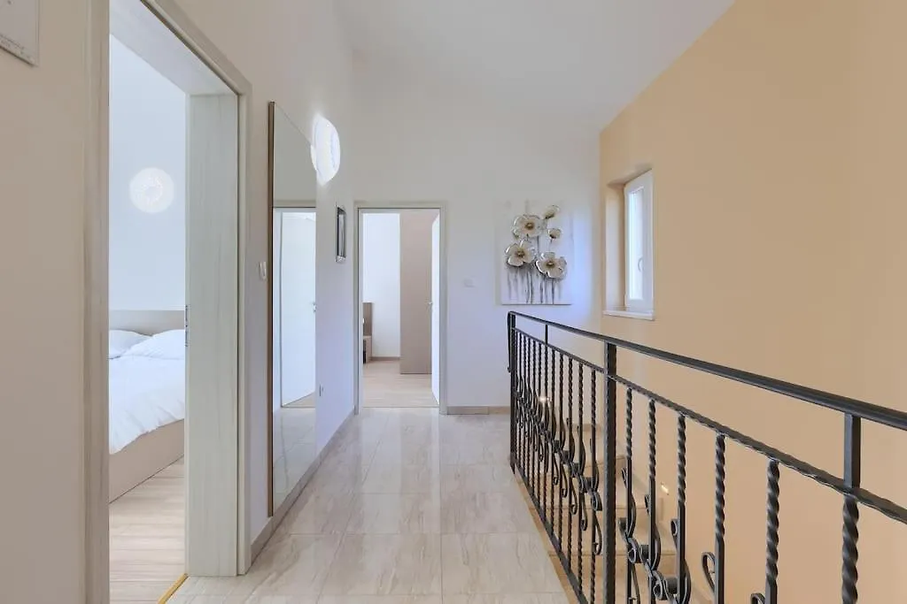 Villa Laura Ripenda Kras