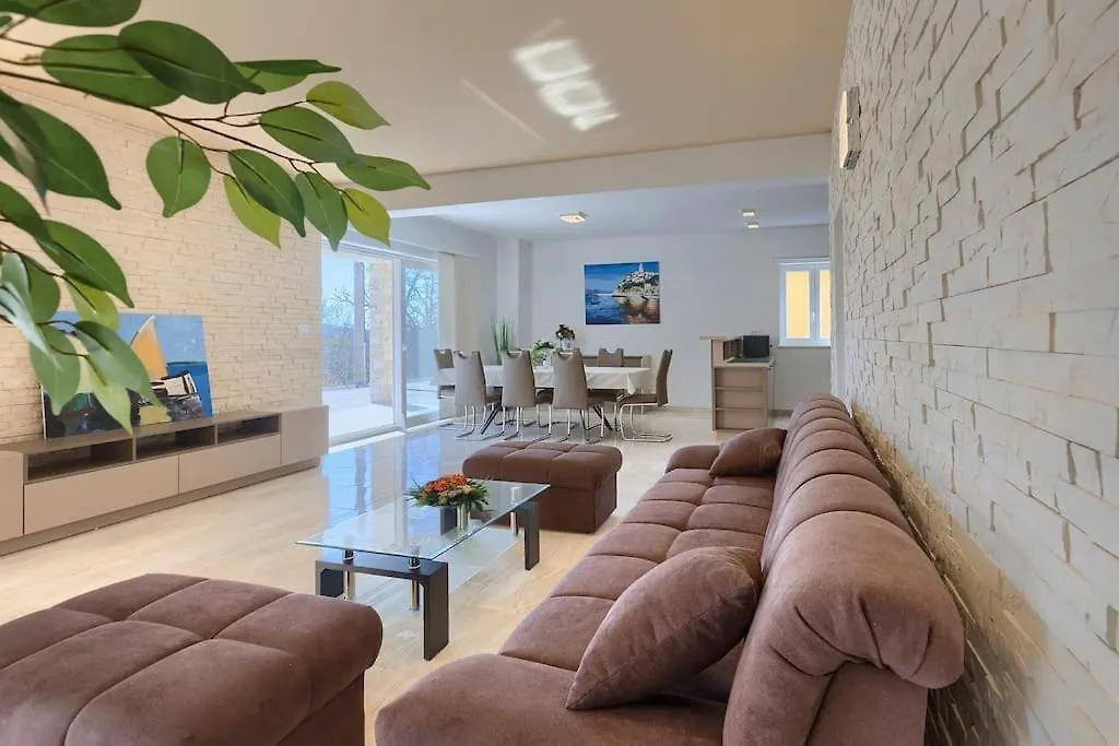 Villa Laura Ripenda Kras 0*,  Croazia
